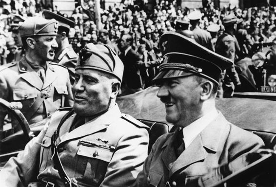 Hitler y Mussolini en Múnich junio de 1940 Akg-images-Album Hitler con - photo 5