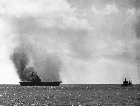Imagen de la batalla de Midway librada entre los días 4-7 de junio de 1942 - photo 9