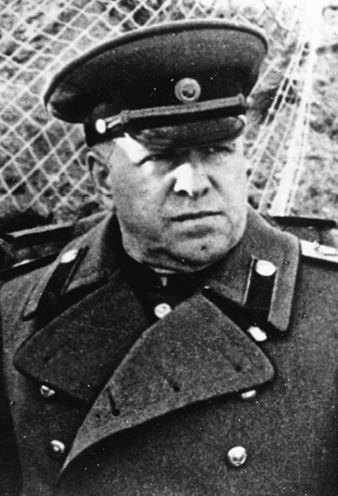 El general Zhúkov en el ataque final sobre Berlín abril de 1945 Universal - photo 12