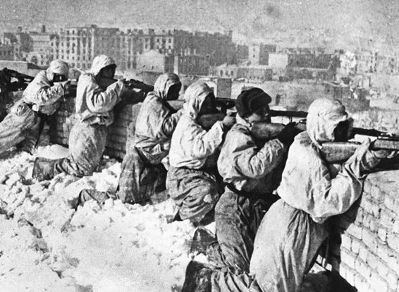 Defensa de Stalingrado 1 de enero de 1943 Ullstein Bild-Bildarchiv-Album - photo 14