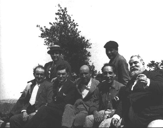 Miembros de la peña del Ateneo en Santa Cristina dAro en 1923 Pla en - photo 10