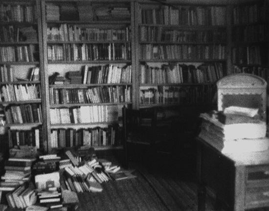 La biblioteca del mas Pla en Llofriu El autor en 1922 con 25 años en la - photo 5