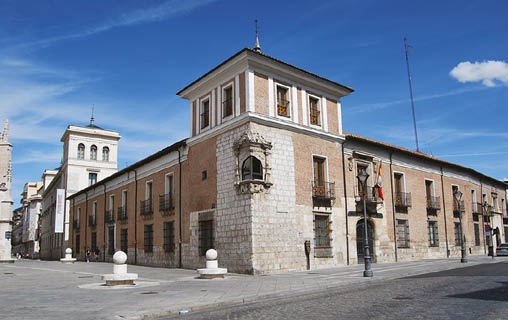 Palacio de Pimentel Valladolid En este palacio vino al mundo Felipe II el 21 - photo 1