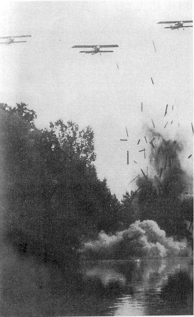 25 de Julio la aviación franquista bombardea sin oposición los primeros - photo 15