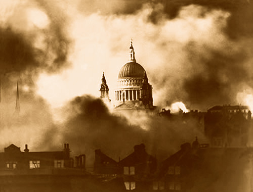La catedral de Saint Paul destaca entre el humo que cubre Londres el 29 de - photo 6