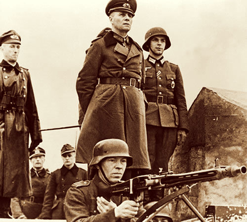 El mariscal Rommel inspeccionado las defensas costeras en Normandía antes del - photo 16