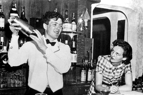 Esmond Romilly y Jessica Mitford en el Roma Bar de Biscayne Bay Miami 1940 - photo 8